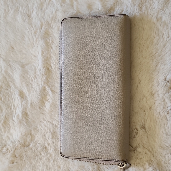 Tan Michael Kors wallet - Picture 2 of 3